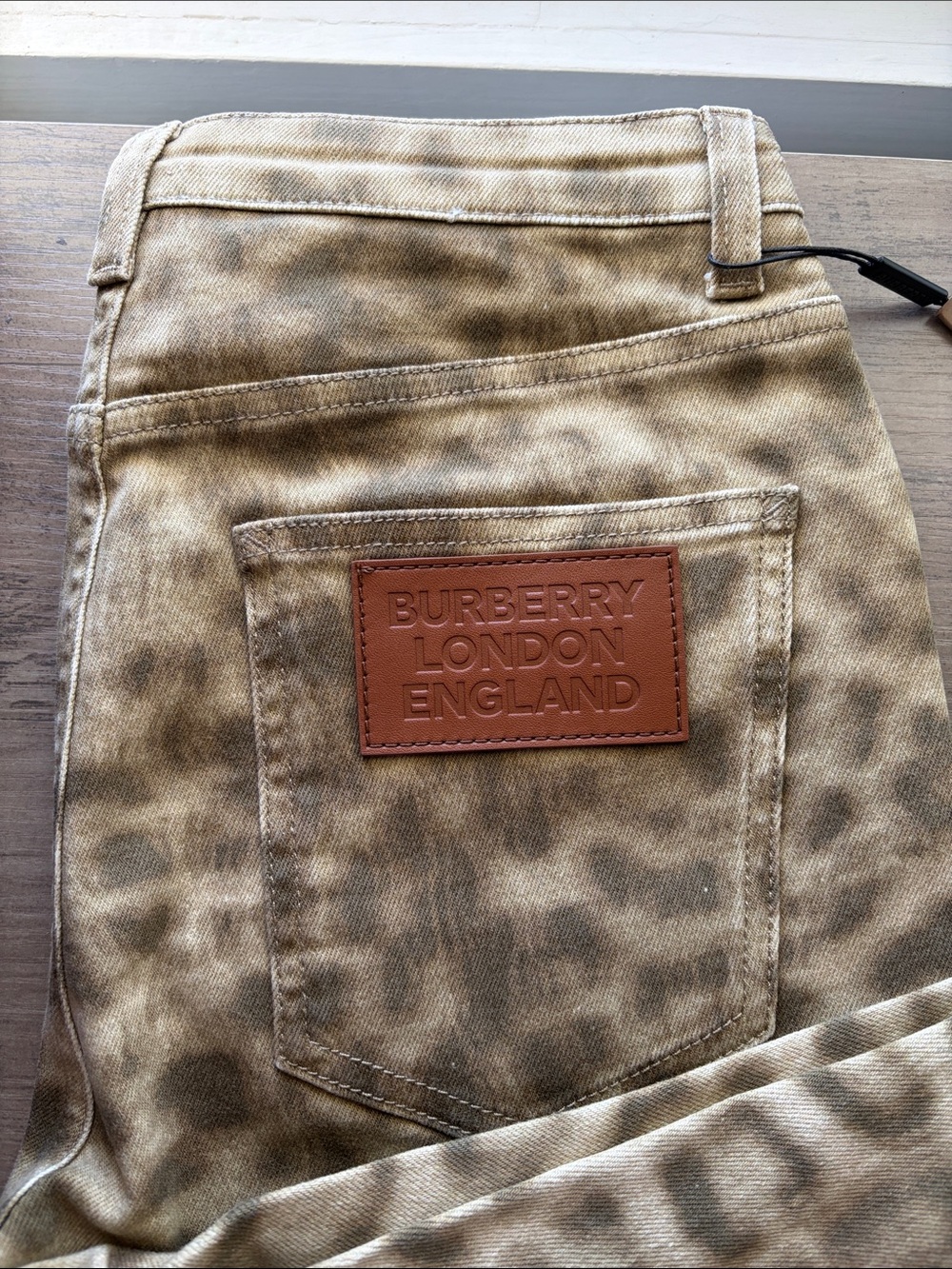 NWT Burberry Leopard-Print Skinny Mid rise Jeans size 28 - Picture 2 of 12